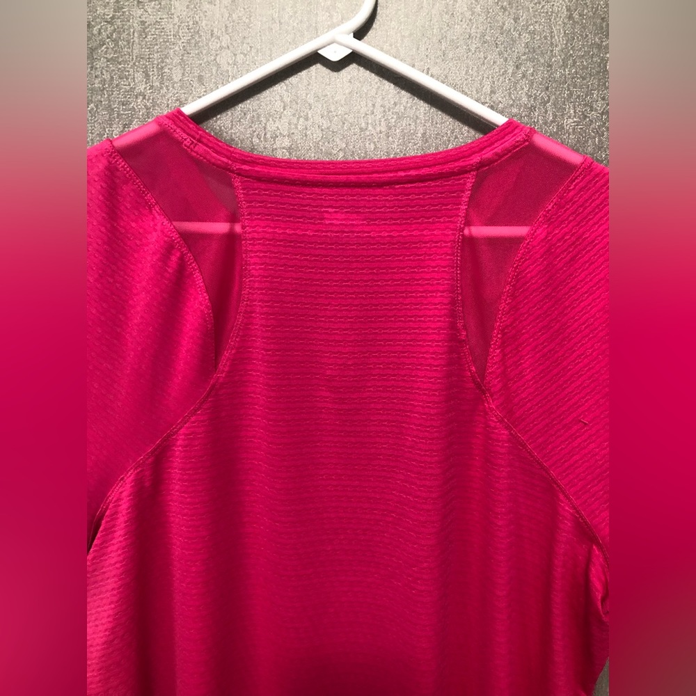 Workout top - Picture 3 of 3